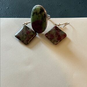 Elegant Green and Red Stone Jewelry Set